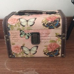 Butterfly box